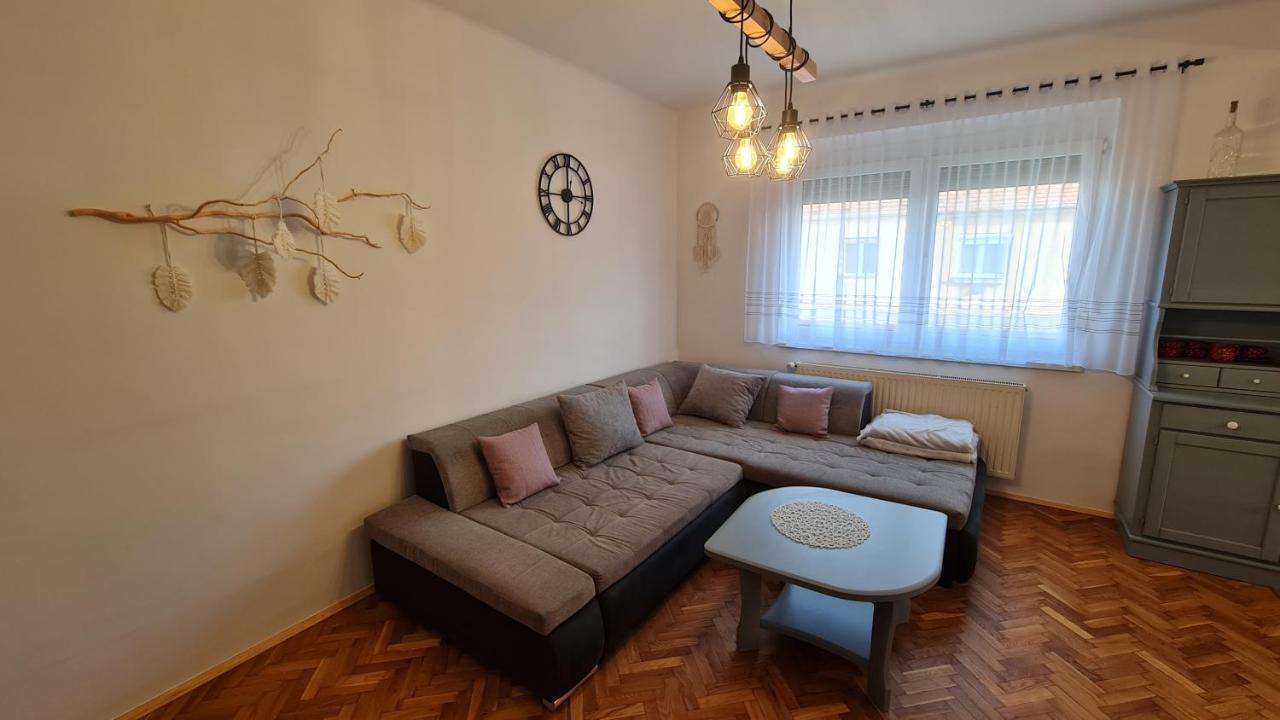 Ri-Jo Apartman Мохач Экстерьер фото